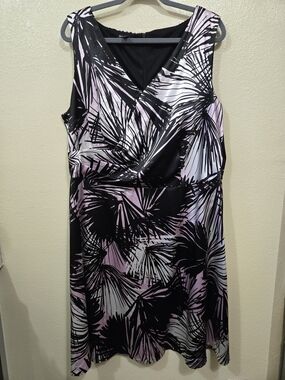 18W Suite 7 Black Dress with Light Pink Print